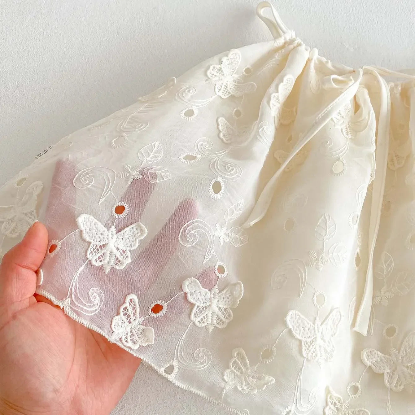Girls' Korean Version Summer New 2025 Cute Bow Suspender Doll Shirt, Children's Stylish Embroidered Sweet Top