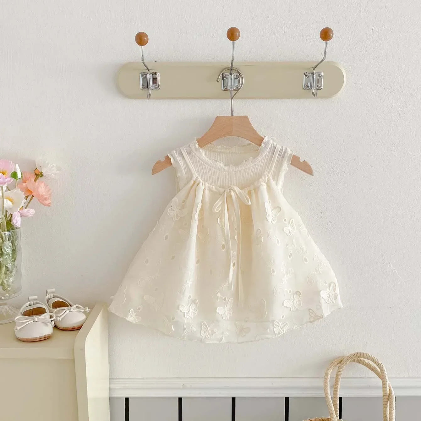 Girls' Korean Version Summer New 2025 Cute Bow Suspender Doll Shirt, Children's Stylish Embroidered Sweet Top
